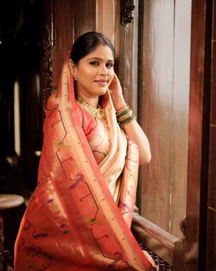 Akshaya Deodhar Saree Business Information