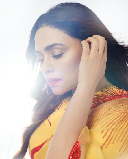 Amruta Khanvilkar Yellow Saree Look