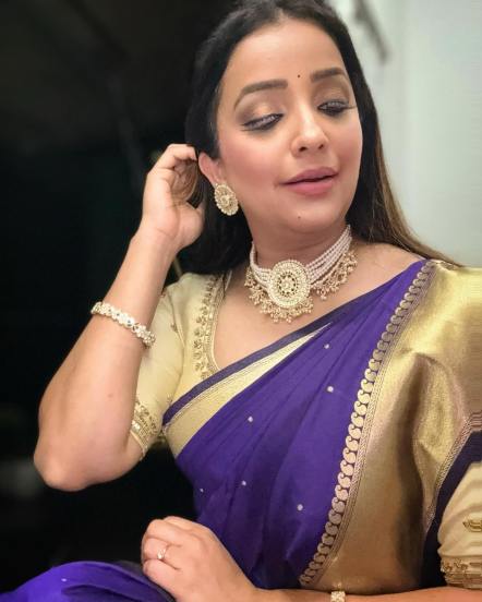 Premachi Goshta Fame Apurva Nemlekar blue saree look viral 