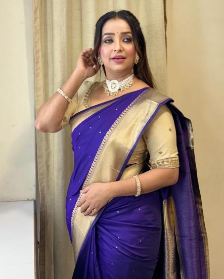 Premachi Goshta Fame Apurva Nemlekar blue saree look viral 