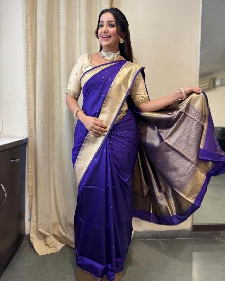 Premachi Goshta Fame Apurva Nemlekar blue saree look viral 