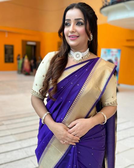 Premachi Goshta Fame Apurva Nemlekar blue saree look viral 