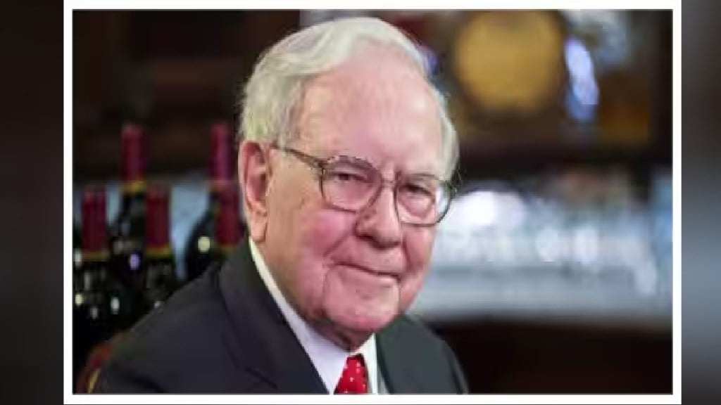 Berkshire Hathaway holds 276 9 billion in uninvested cash