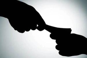 Anti-bribery team arrested a land tax assessor who accepted a bribe of 60 thousands