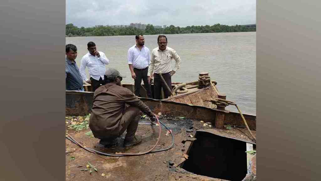 Dombivli, sand mafia, Dombivli Revenue Officials, illegal sand extraction, Destroy Illegal Ulhas Bay, Deepak Gaikwad,