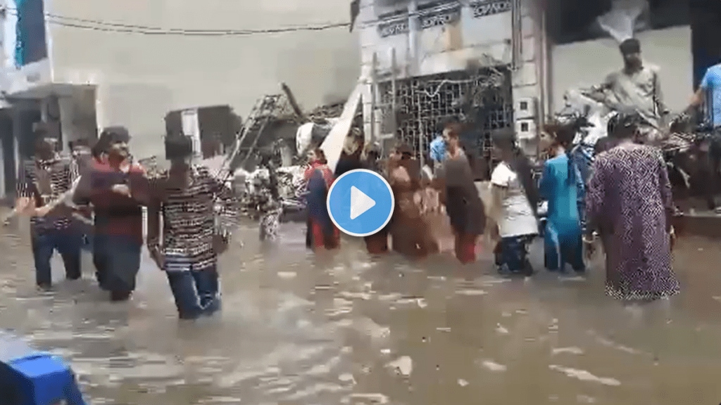 Gujarat heavy rain viral video of Vadodara Residents playing garba on flooded road.