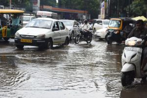 Stormy rain in Nagpur roads under water in few minutes