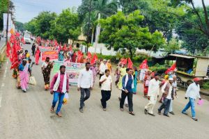 March in Dhule for Devendra Fadnavis to implement his promises