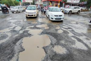 Danger of accidents in Nashik due to potholed roads