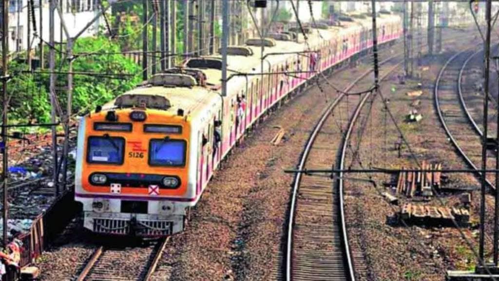 local train,dombivli railway station,central railway