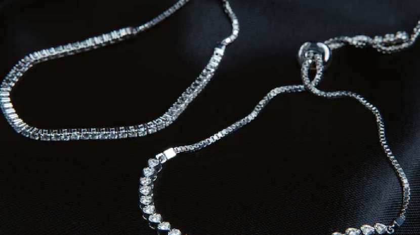 Amazing benefits of using silver jewellery