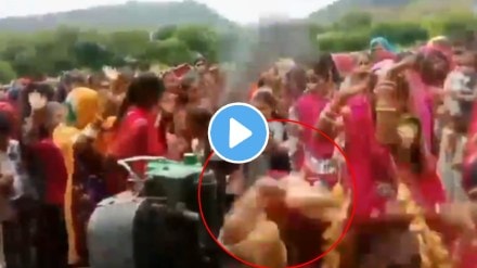 Women saree trapped in generator while dancing on janmashtami rajasthan shocking horrible video