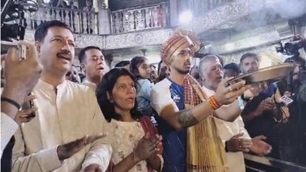 Paris Olympics 2024 bronze medalist Swapnil Kusale visited pune Dagdusheth halwai Ganpati temple pune new