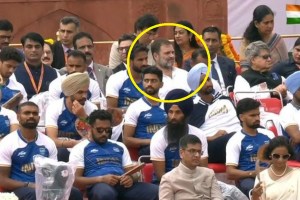 Rahul Gandhi Sitting in Last Few Row