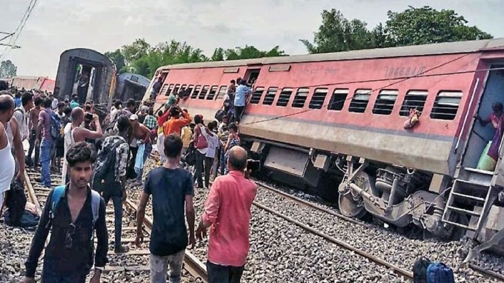 Sabarmati Express derails