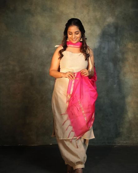 Sayali Sanjeev Khadi Pathiyala Dress