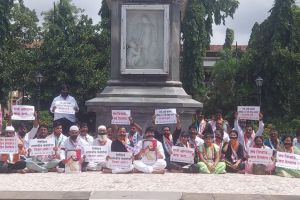 Silent protest by Ajit Pawar group in Pune to protest incident of statue of Chhatrapati Shivaji Maharaj falling down