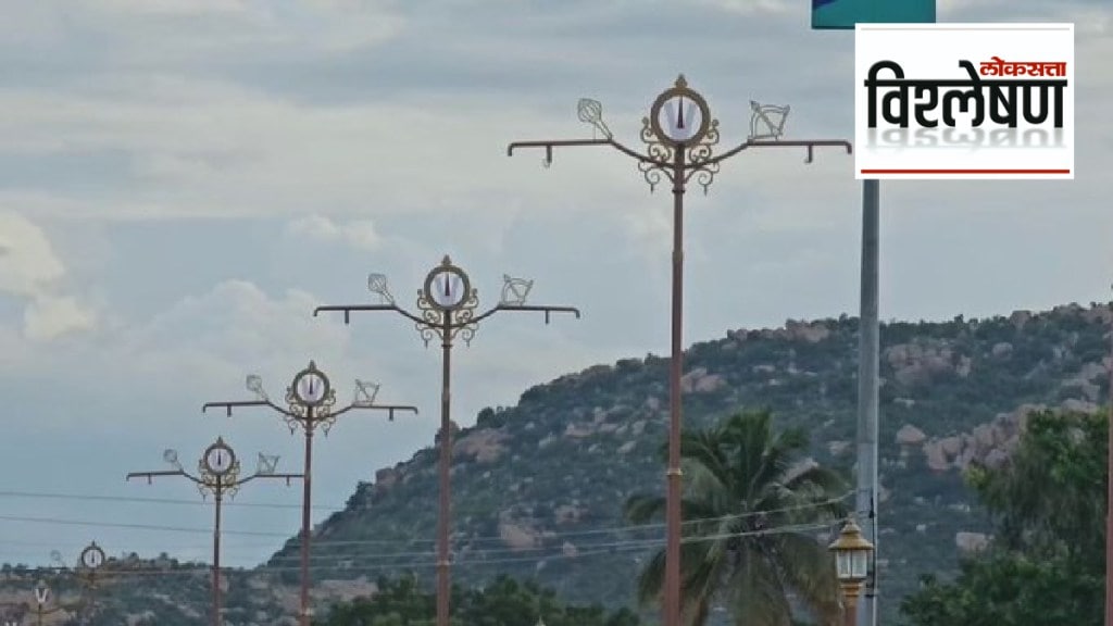 lamp posts with Hindu religious symbols in Koppal, Karnataka