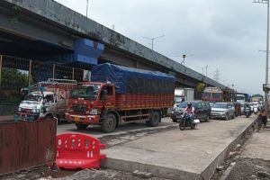 Traffic jam due to road works in Mankhurd T Junction area