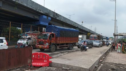 Traffic jam due to road works in Mankhurd T Junction area