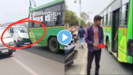 pune video | aap leader request to bus drivers to park buses near bus stops not in the middle of the road