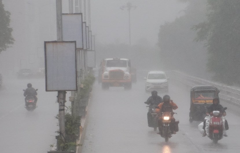 Heavy rain lashes parts of Mumbai city, on Saturday