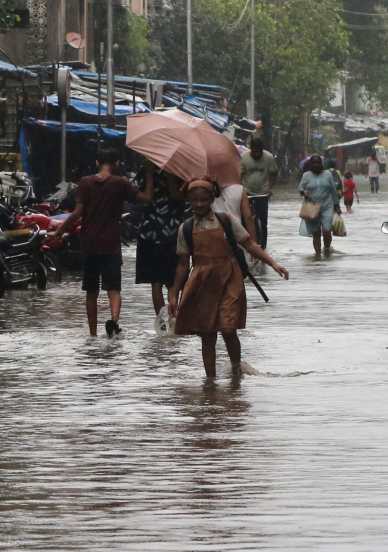 Heavy rain lashes parts of Mumbai city, on Saturday