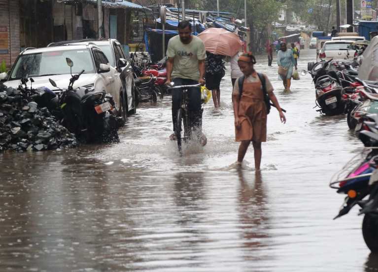 Heavy rain lashes parts of Mumbai city, on Saturday