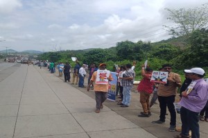 Human chain protest, national highway,