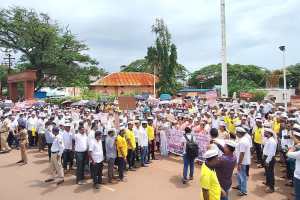 Mahaakrosh Morcha, Ratnagiri Collector,