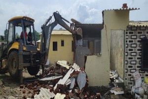 Illegal Chawl, Titwala, Chawl demolished,