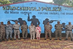 Gadchiroli, Naxalite woman, Naxalite woman surrenders,