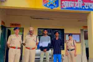 Nashik, youths, Kasara local, Youths Arrested for Illegally Entering Motorman s Cabin, motorman's cabin, Railway Security Force, video, social media,