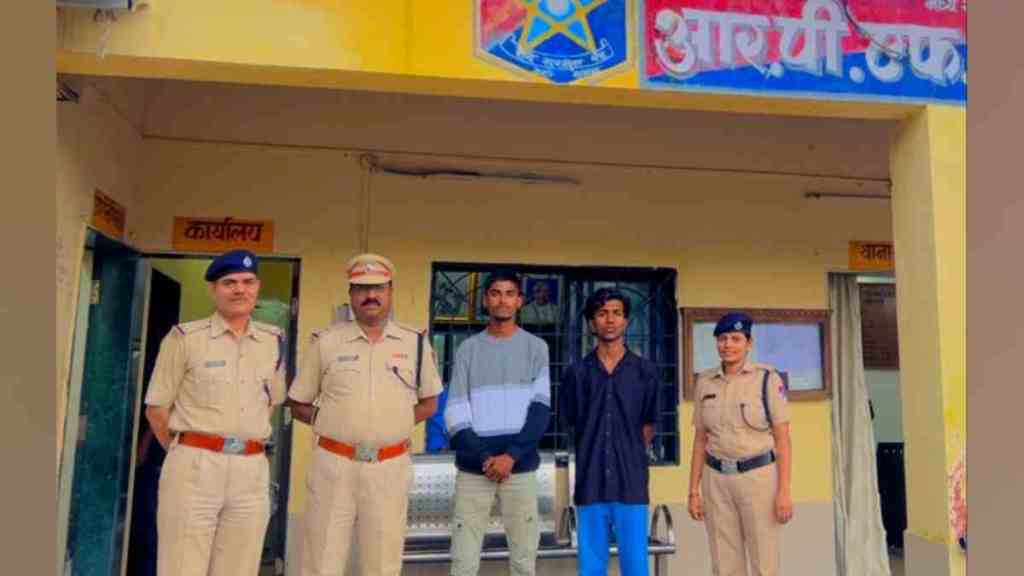 Nashik, youths, Kasara local, Youths Arrested for Illegally Entering Motorman s Cabin, motorman's cabin, Railway Security Force, video, social media,