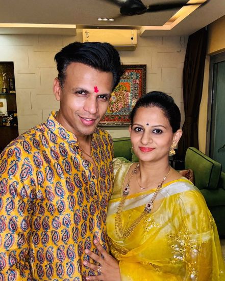 bigg boss marathi fame singer abhijeet sawant wife shilpa