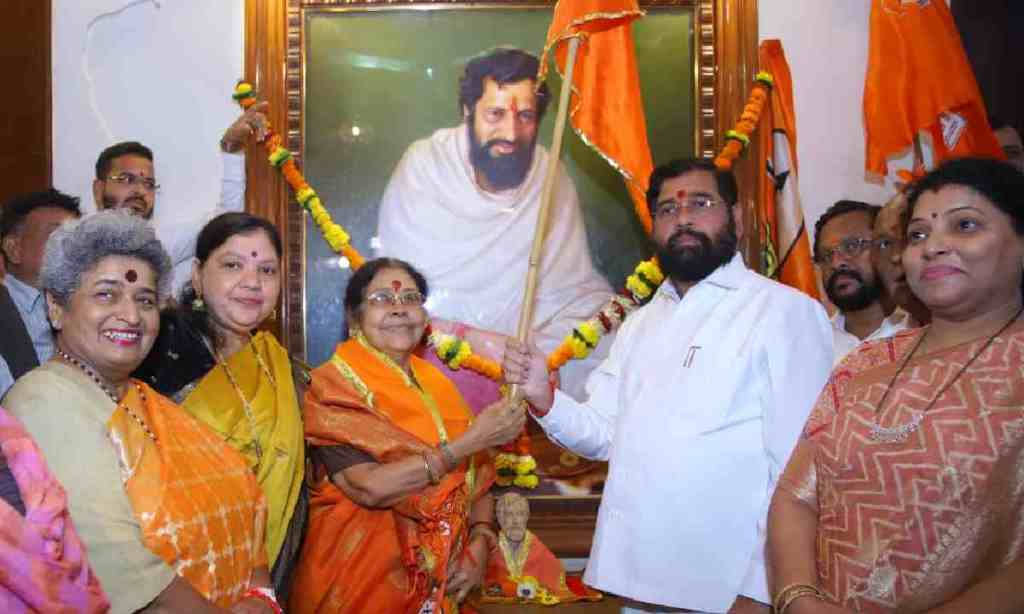 Thane, Anita Birje, Eknath Shinde, Anita Birje Joins Shinde Group , Anita Birje Joins Shinde Group, Uddhav Thackeray, Shiv Sena, Anand Dighe, Political Shift, Saffron Week, Dharmaveer Mukkam Post Thane, Shiv Sena Mahila Aghadi