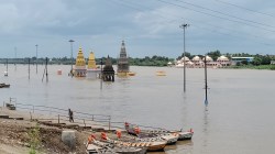 पाऊस न पडताच पंढरपूरला पूर! उजनी, वीर धरणांतून मोठा विसर्ग; चंद्रभागा धोका पातळीबाहेर