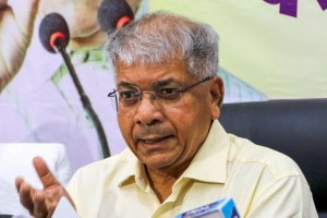 Prakash Ambedkar gay cylinder marathi news