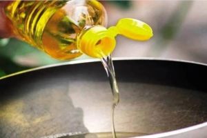 Imports of edible oil peaked in the country last month