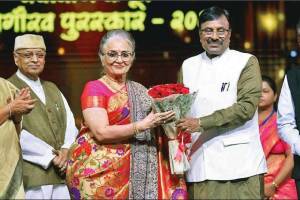 75 theaters soon in maharastra says sudhir mungantiwar at marathi film awards ceremony