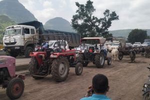 Farmers agitation on Bhavdbari-Rameshwar Phata road