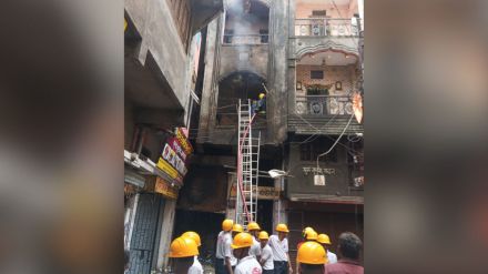 Fierce fire at Itwari in Nagpur young woman dead and two people were injured