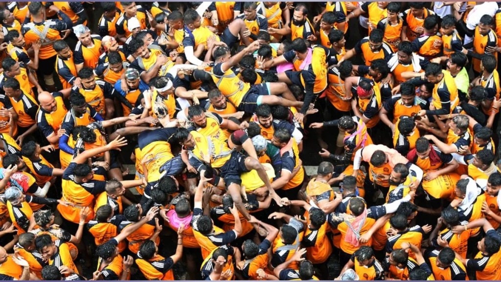 Govinda team human tower in mud due to rain In Mumbai news