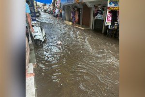 Roads in Nashik under water due to heavy rain