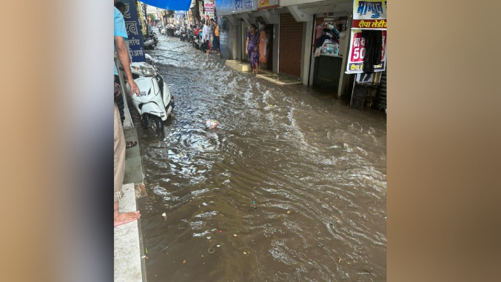 Roads in Nashik under water due to heavy rain