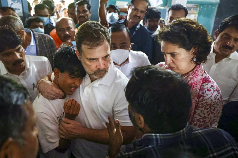 **EDS: IMAGE VIA AICC** Wayanad: Leader of Opposition in the Lok Sabha Rahul Gandhi with AICC General Secretary Priyanka Gandhi Vadra visits a relief camp for people affected by the landslides, in Wayanad district, Thursday, Aug. 1, 2024. (PTI Photo)(PTI08_01_2024_000475B)