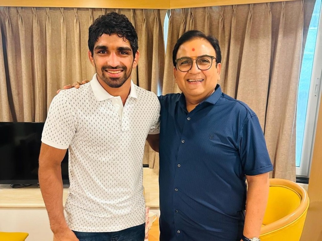 Wrestler Aman Sehrawat meets Jethalal aka Dilip Joshi