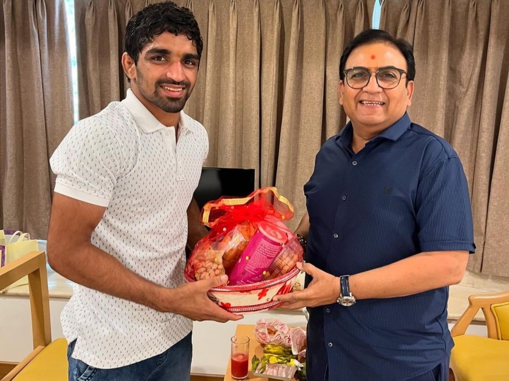 Wrestler Aman Sehrawat meets Jethalal aka Dilip Joshi