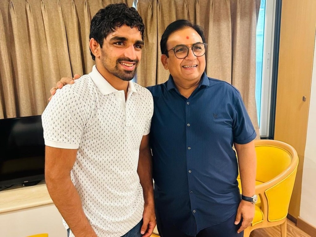 Wrestler Aman Sehrawat meets Jethalal aka Dilip Joshi