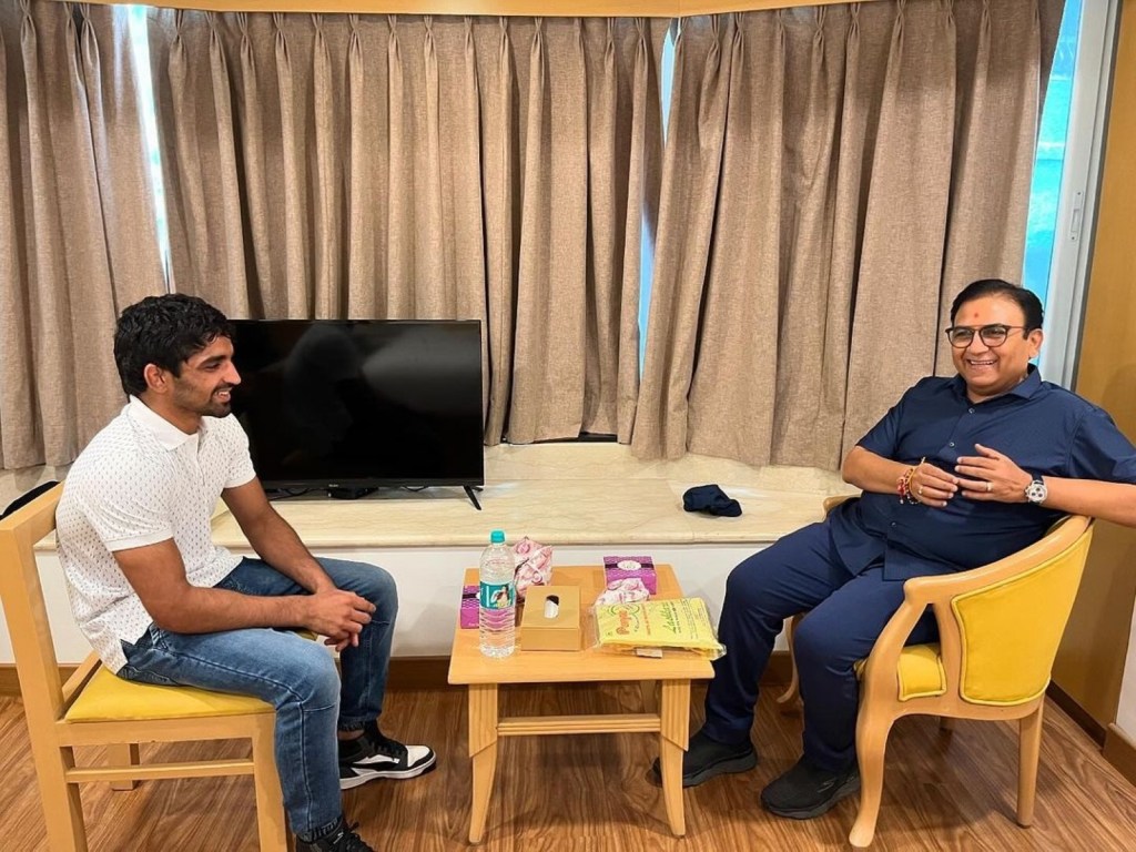 Wrestler Aman Sehrawat meets Jethalal aka Dilip Joshi